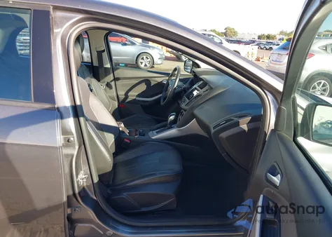 2014 Ford Focus Se z USA, uszkodzony, nr VIN 1FADP3K24EL463834